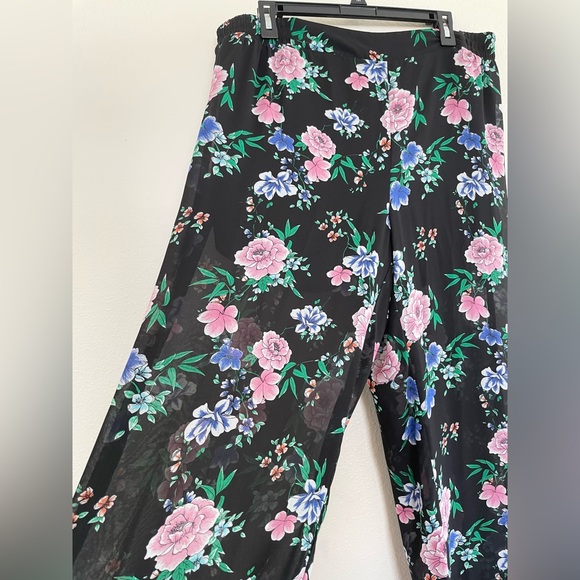 Sold Torrid Floral Black Chiffon Airy Beach Pants w/ Short Lining Size: 1X Plus - Picture 4 of 10